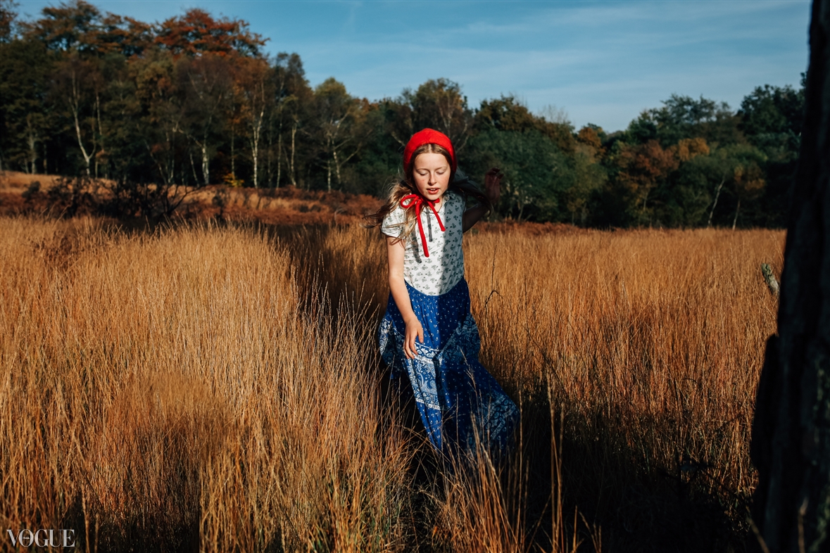 Bonnets for winter in long grass; Childrens portrait photographer in London, Surrey and Kent London Children Photography 