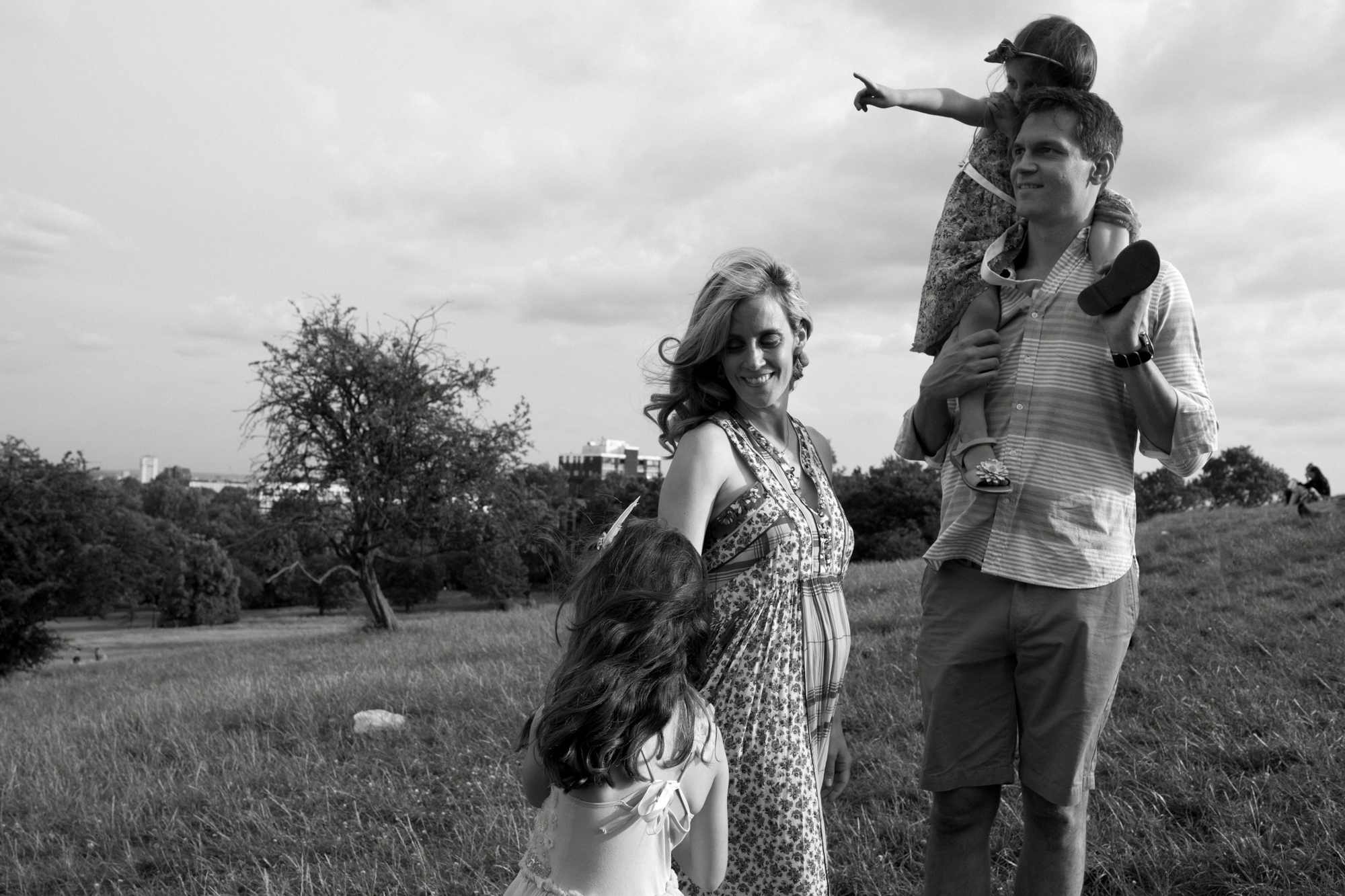 Family lifestyle photography in Primrose Hill, London London Children Photography 