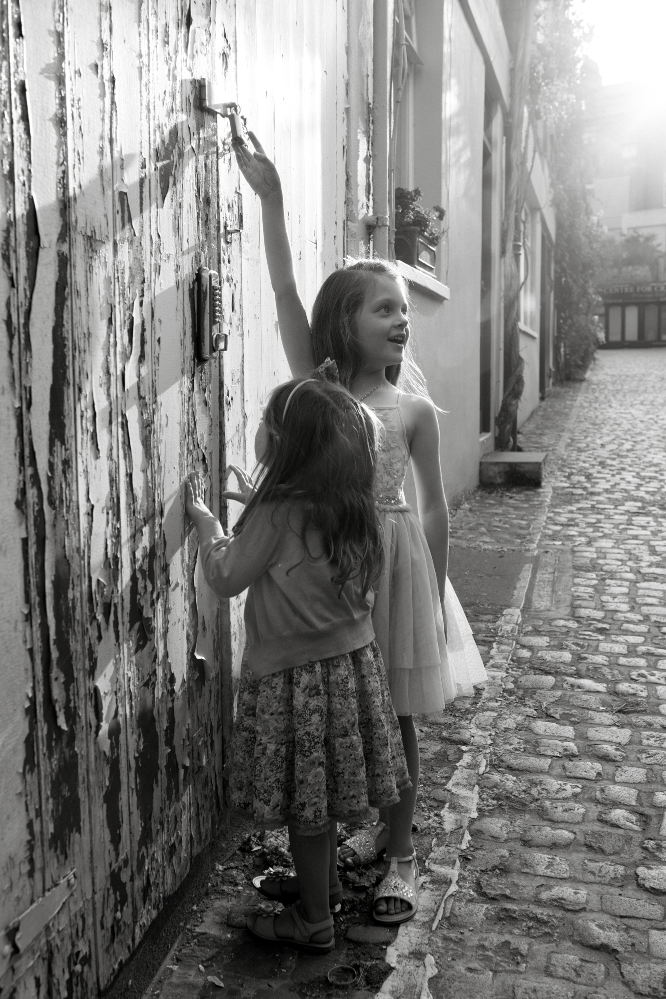 Family lifestyle photography in Primrose Hill, London London Children Photography 