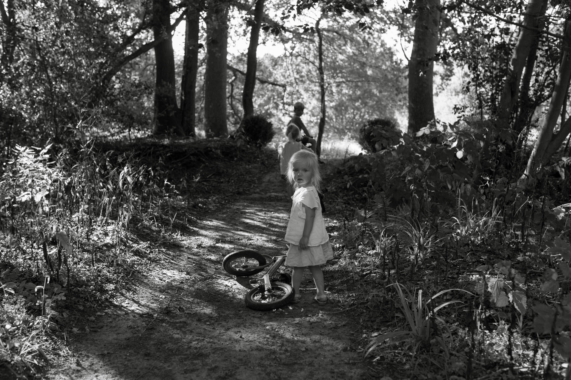 Family farm portrait photography in b&w London Children Photography 