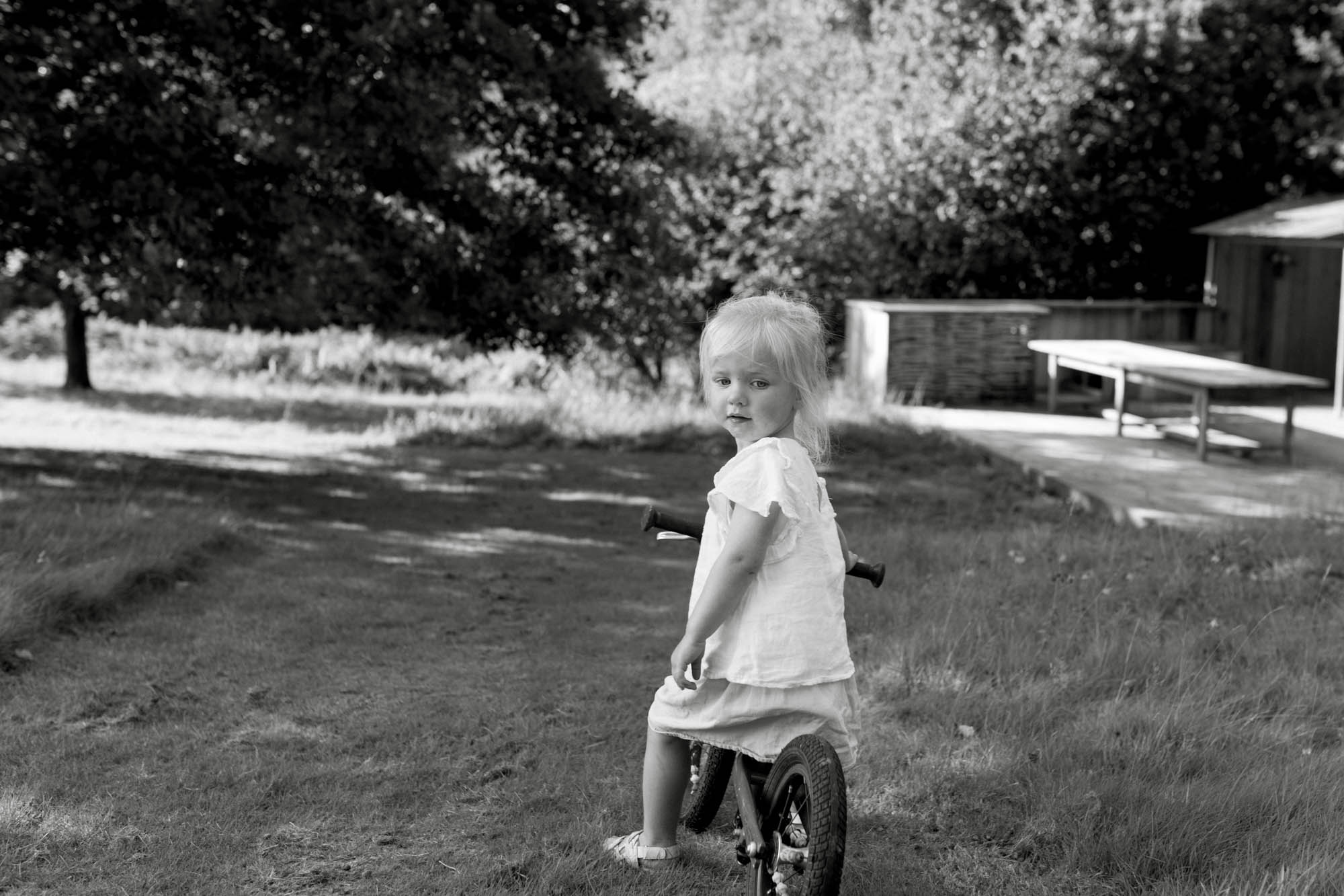 Family farm portrait photography in b&w London Children Photography 