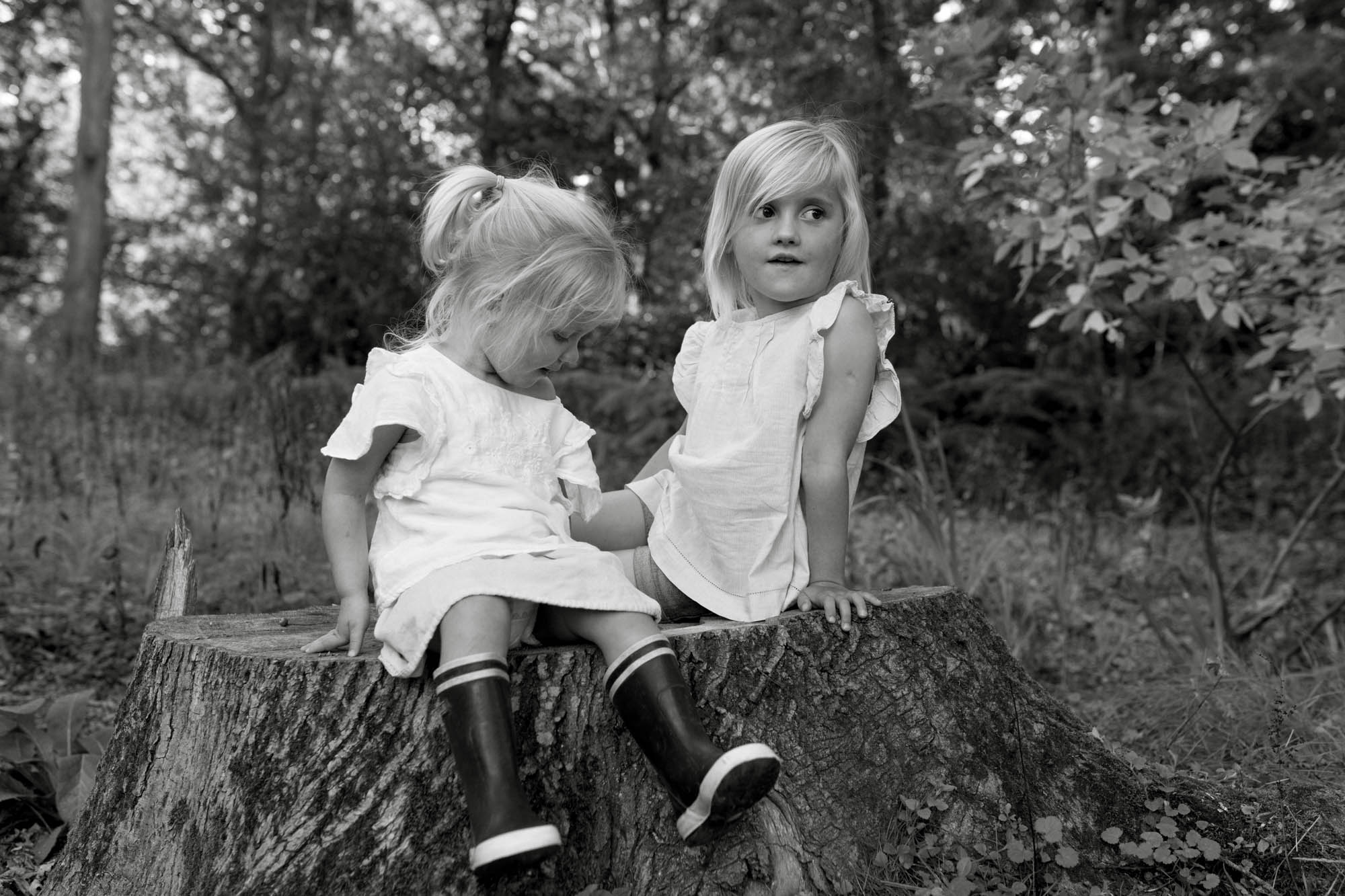 Family farm portrait photography in b&w London Children Photography 