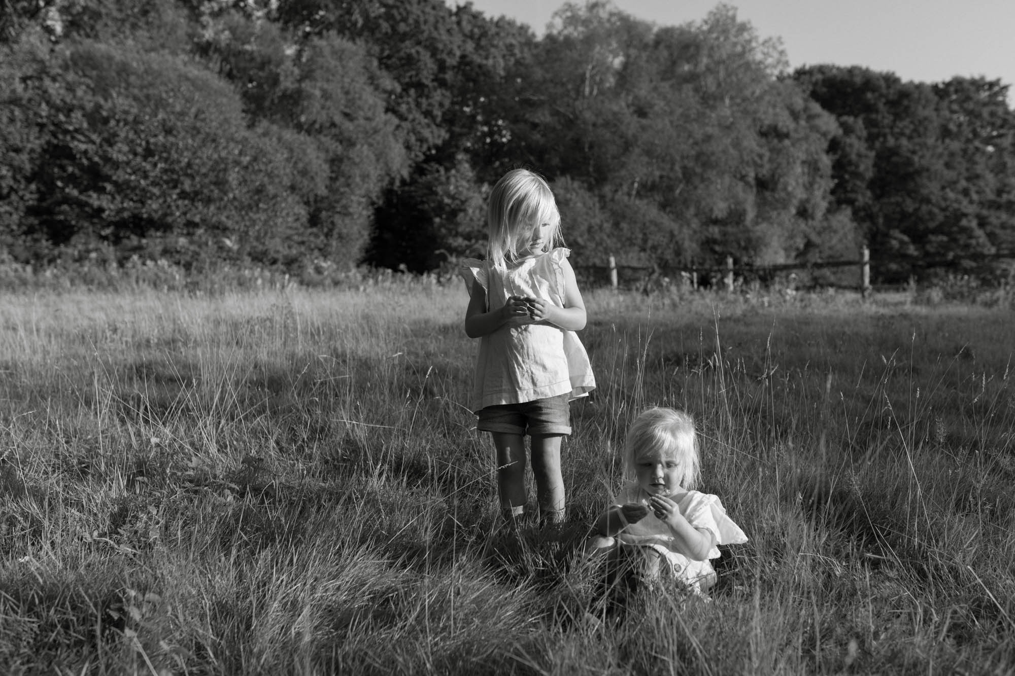 Family farm portrait photography in b&w London Children Photography 