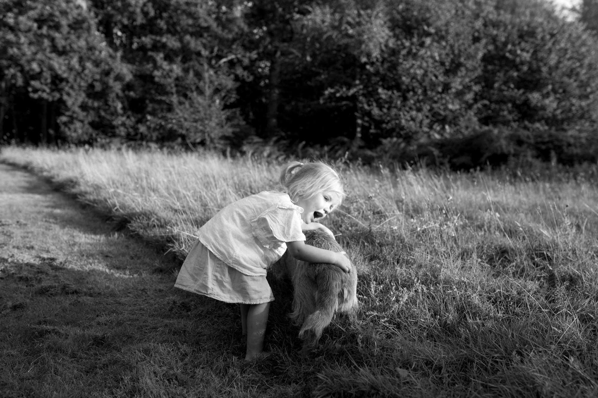 Family farm portrait photography in b&w London Children Photography 