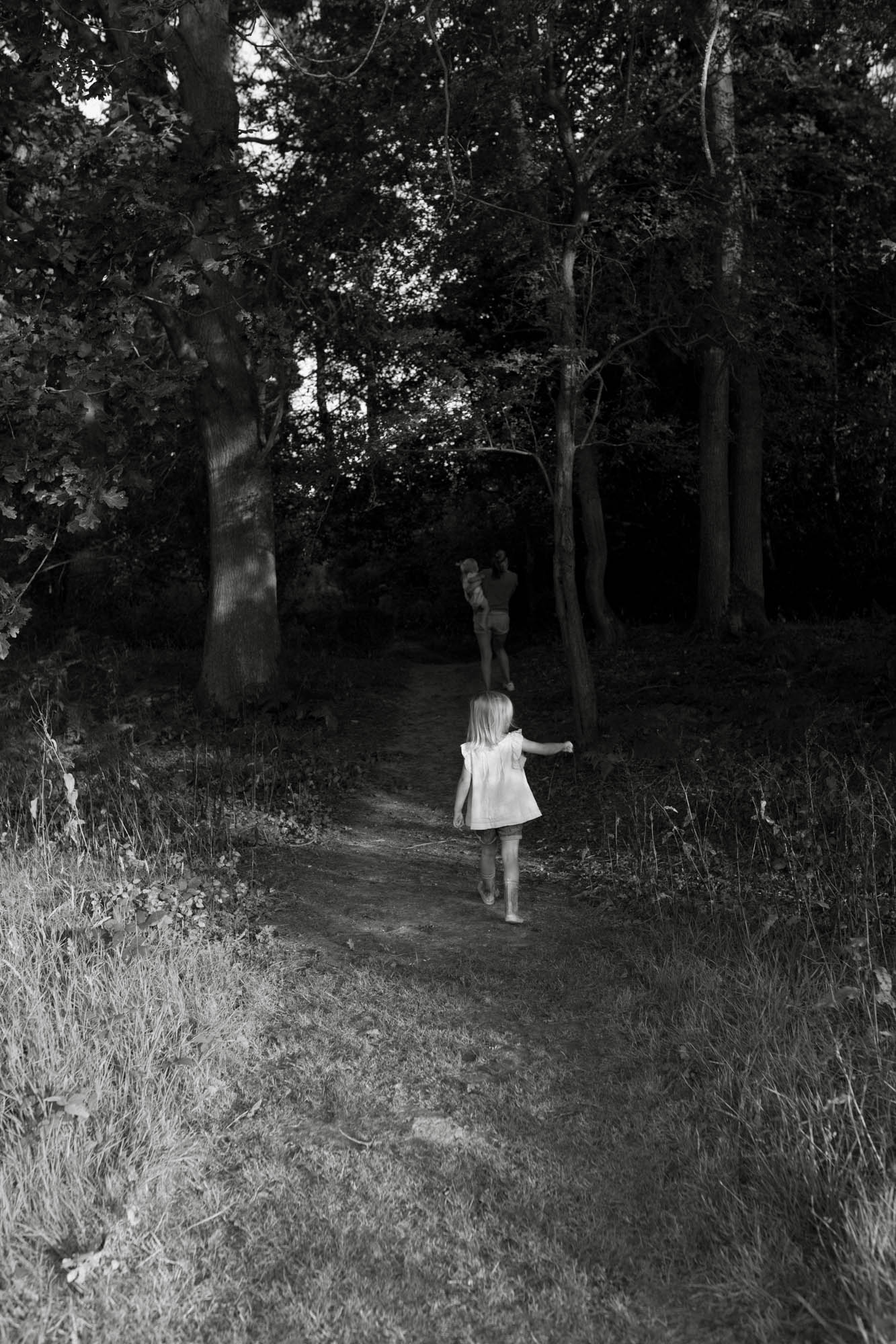 Family farm portrait photography in b&w London Children Photography 