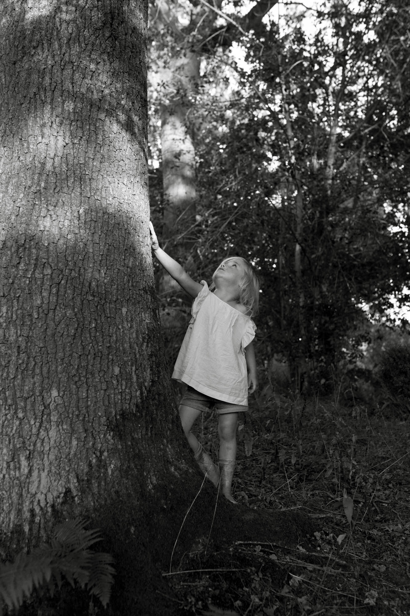Family farm portrait photography in b&w London Children Photography 