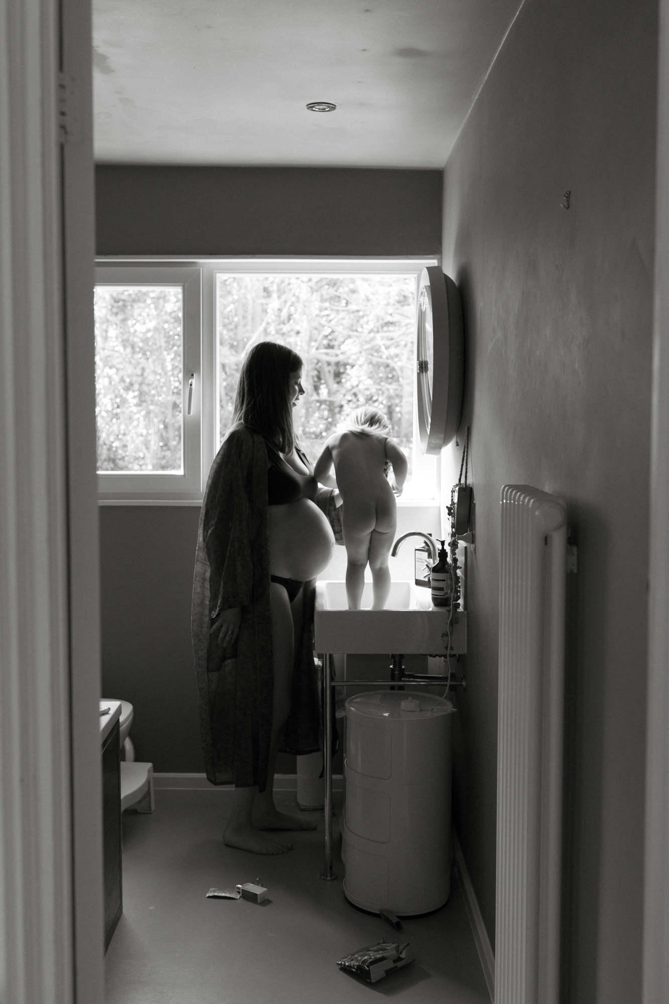 Portraits at home  with London family photographer Thea Courtney London Children Photography 